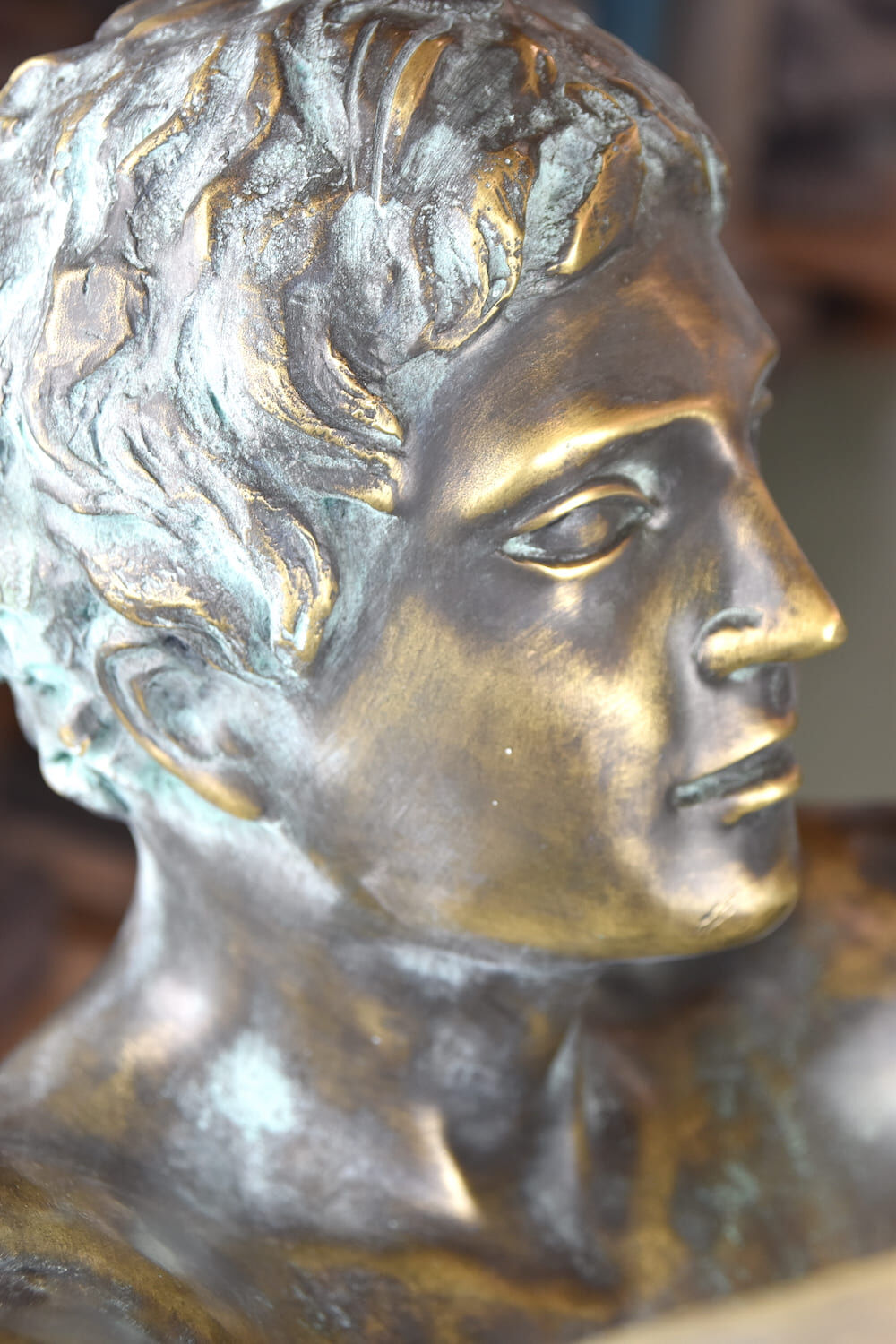 Bronzefigur BETENDER KNABE, 130 cm Bronzeskulptur, Bronzestatue